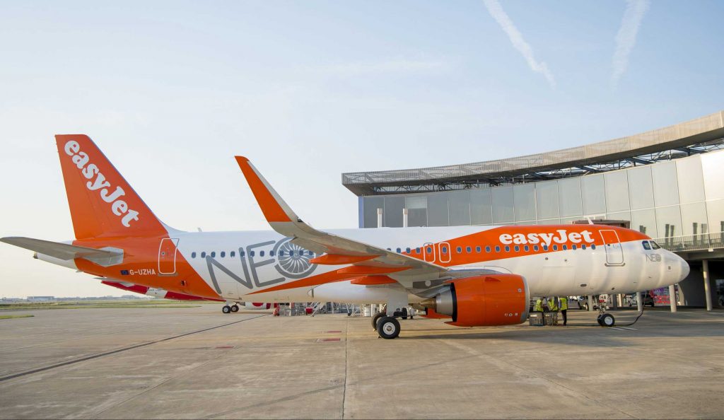 easyjet-takes-delivery-of-first-airbus-a320neo-pilot-career-news