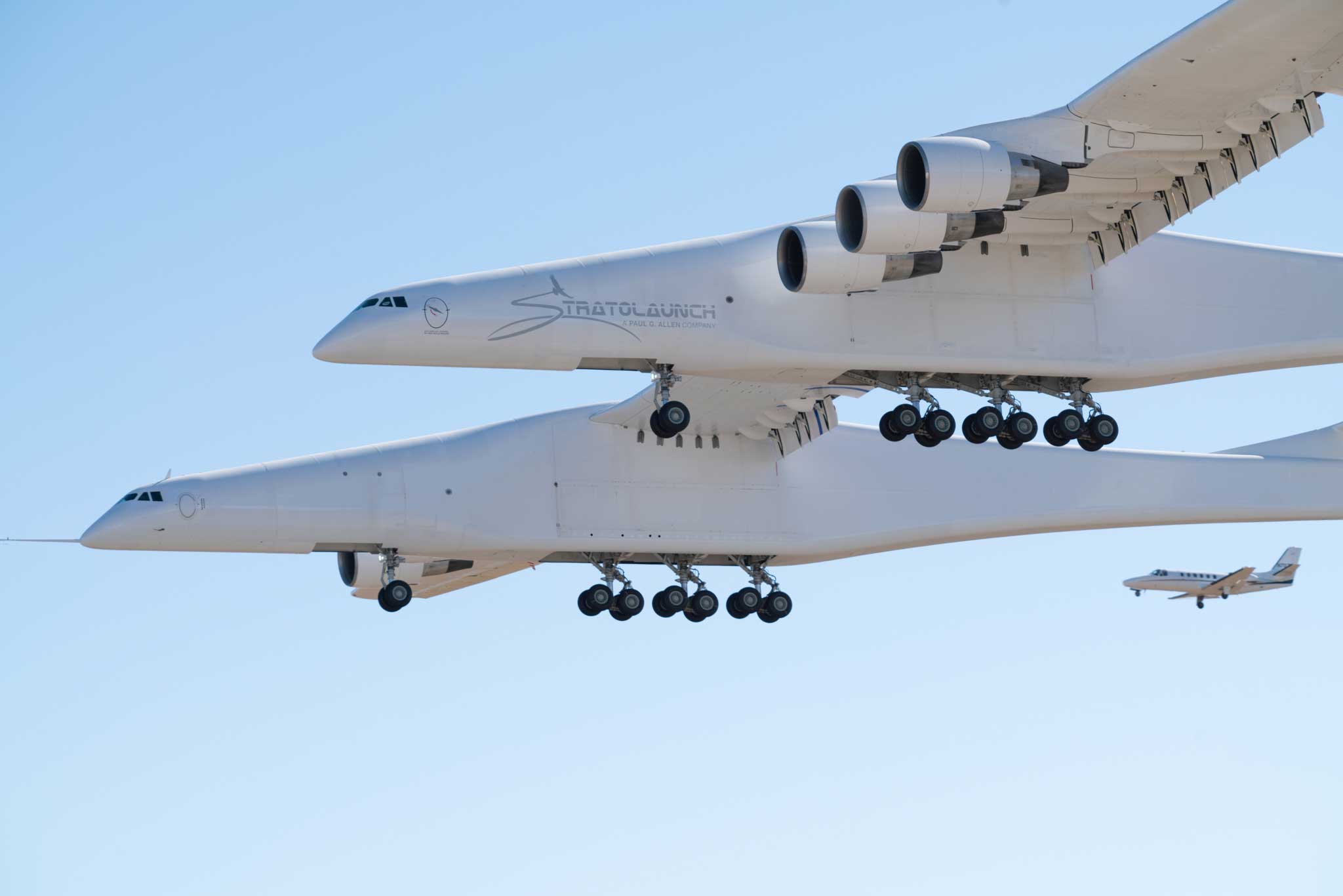 First flight for world's biggest aircraft, the Stratolaunch - Pilot ...